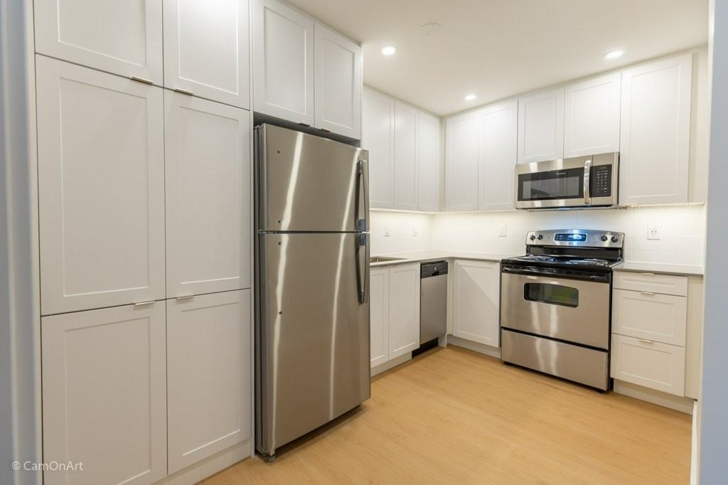 181 King St E #202