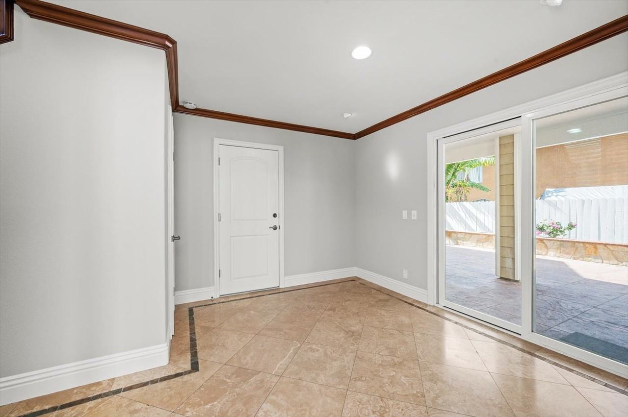 2547 Orange Ave #B - Photo 4 of 27