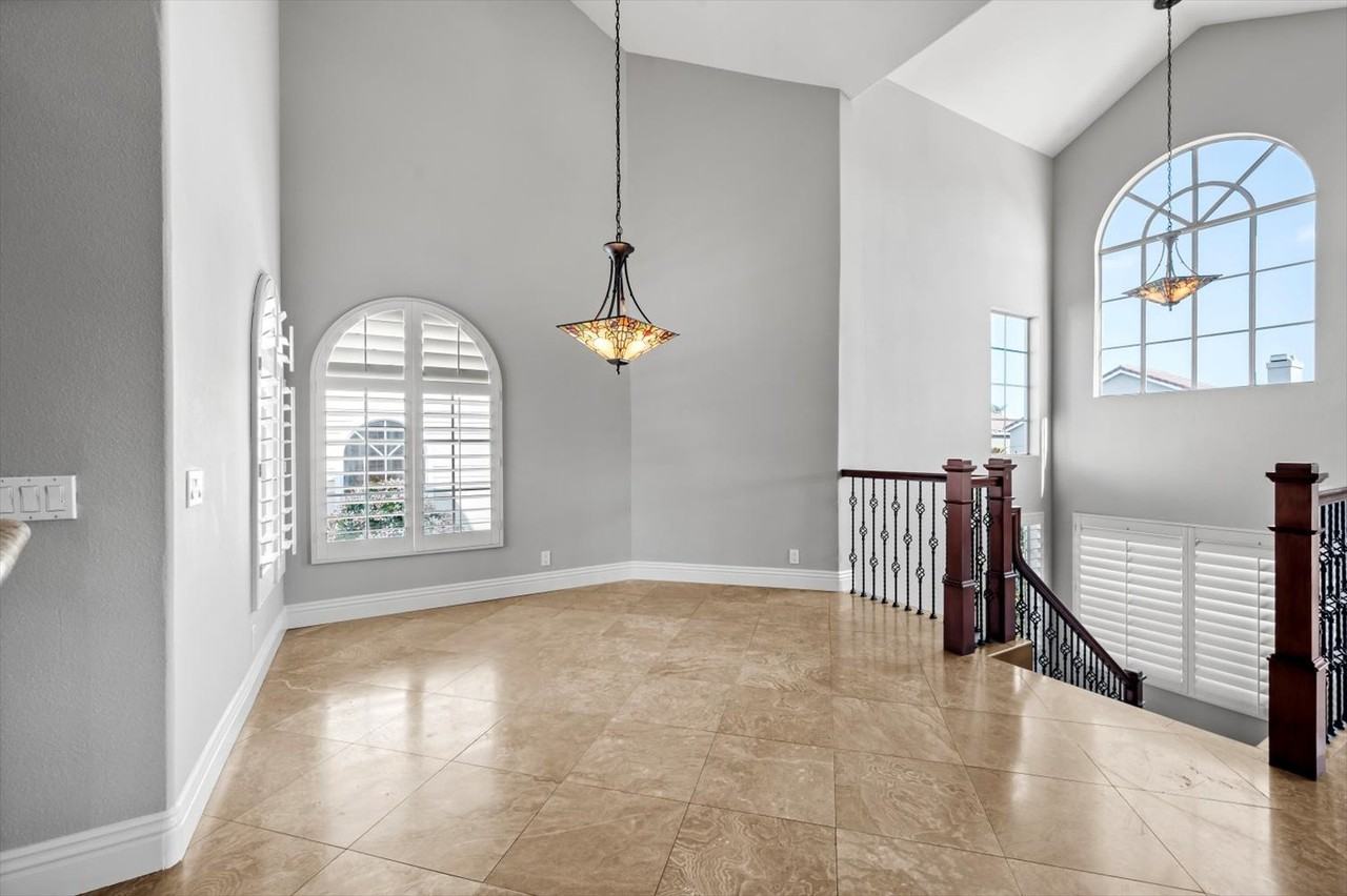 2547 Orange Ave #B - Photo 6 of 27