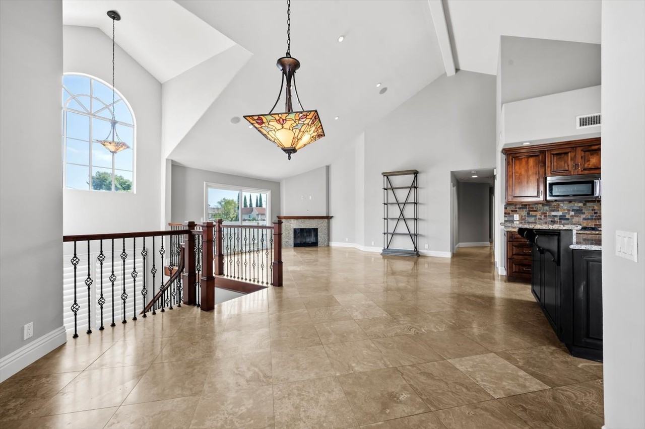 2547 Orange Ave #B - Photo 7 of 27