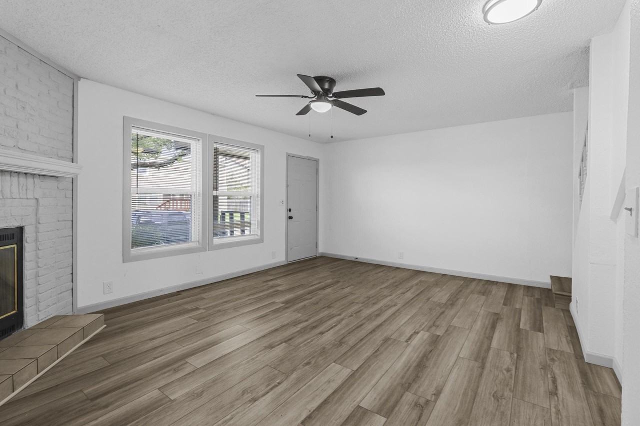 220 Alexandria St #1 - Photo 4 of 23