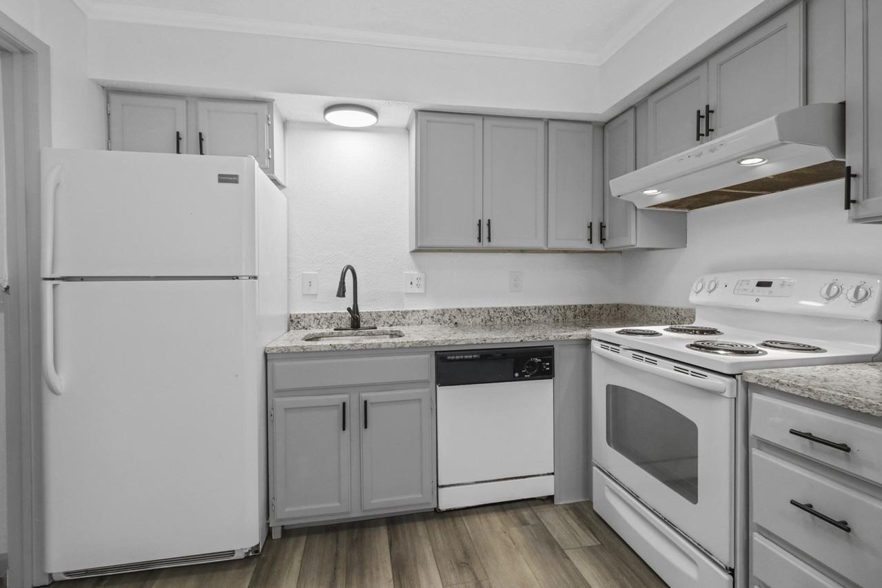 220 Alexandria St #1 - Photo 5 of 23