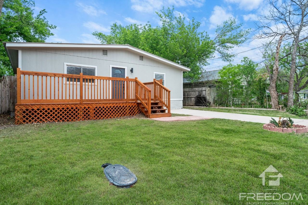 1824 Katy St - Photo 2 of 26