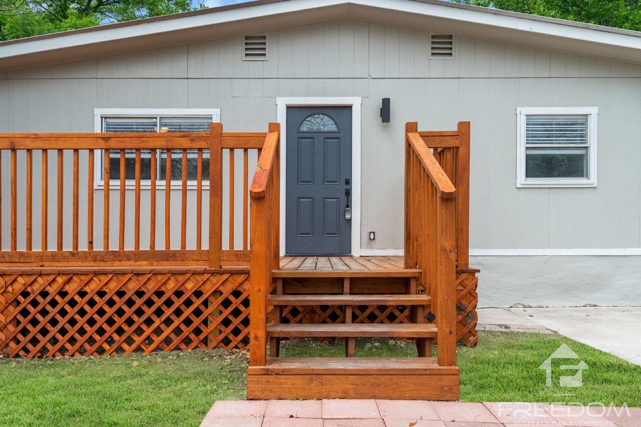 1824 Katy St - Photo 6 of 26