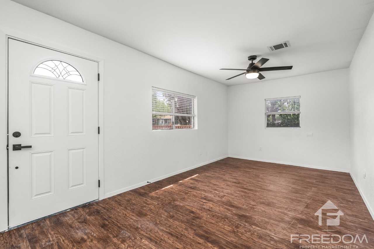 1824 Katy St - Photo 7 of 26