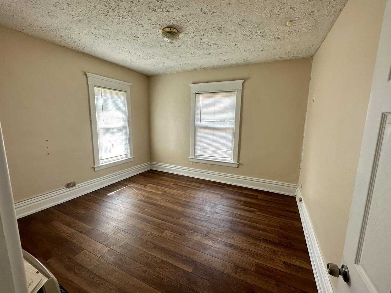 926 1/2 9th St #2 - Photo 2 of 13