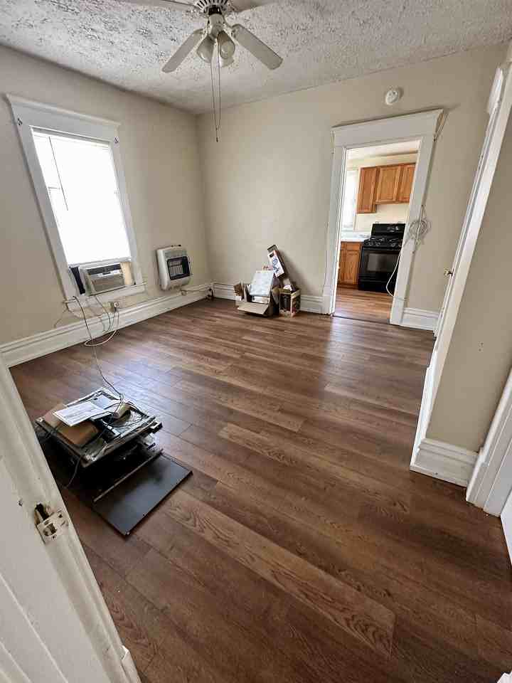 926 1/2 9th St #2 - Photo 5 of 13