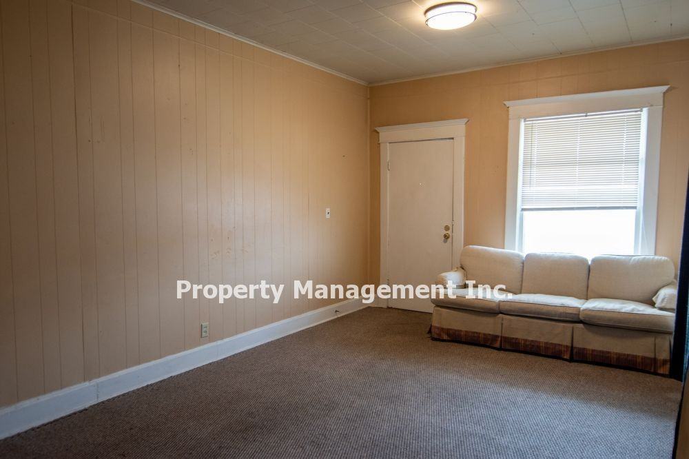 1002 W 6th St - Photo 2 of 34