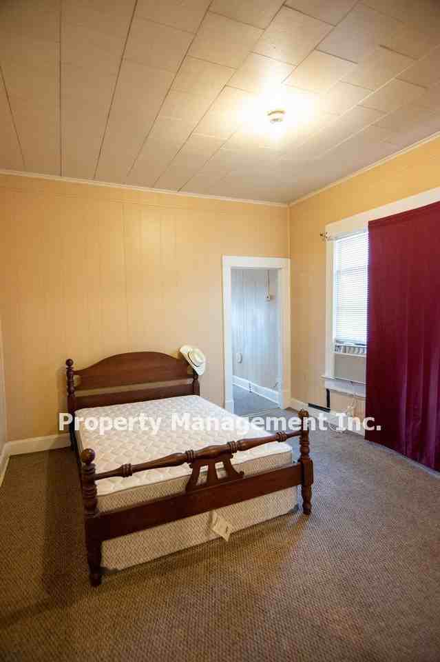 1002 W 6th St - Photo 3 of 34