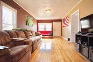 featured image of 721 8th Ave N #1