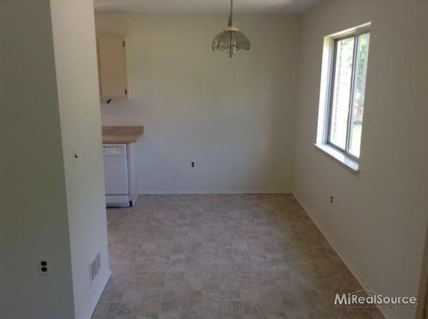 34264 Genereaux St - Photo 3 of 10