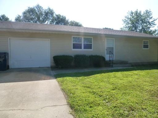 7635 N 42nd 1/2 St - Photo 2 of 10