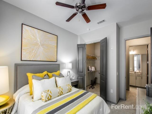 Heights at Park Row - Photo 3 of 11