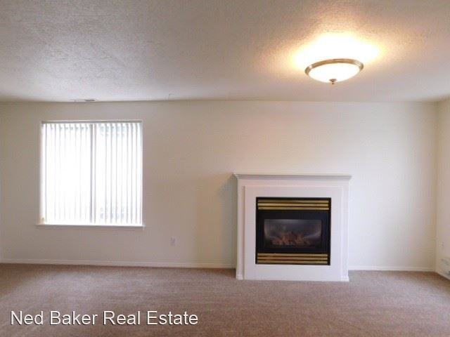 201 & 203 SE Division St - Photo 3 of 22