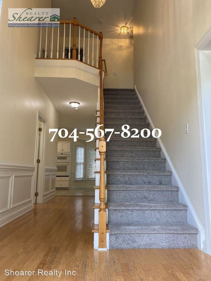 6607 Red Maple Dr - Photo 3 of 33