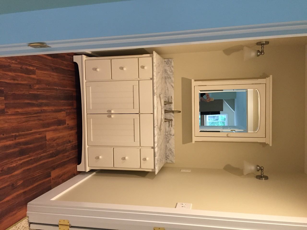 216 Landgrove Rd - Photo 2 of 10