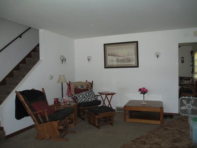 1570 Maple Ln - Photo 3 of 13