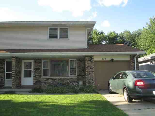 1570 Maple Ln - Photo 2 of 13