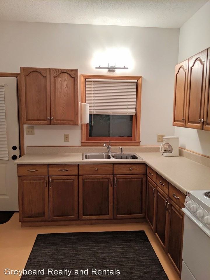 341 341 Yale Rd - Photo 3 of 6