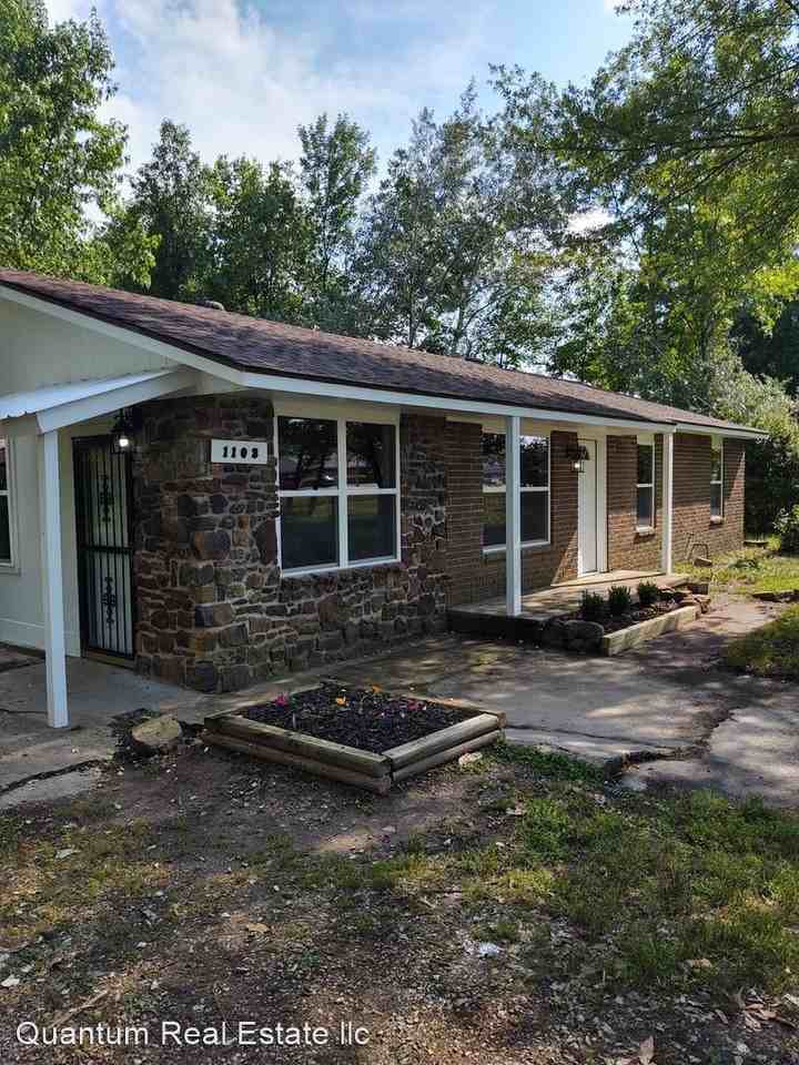 1103 E Cherry St - Photo 2 of 15