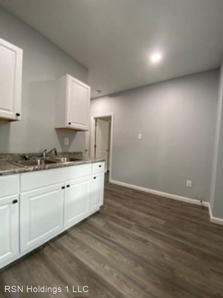 17570 Lake Shore 14 - Photo 3 of 15