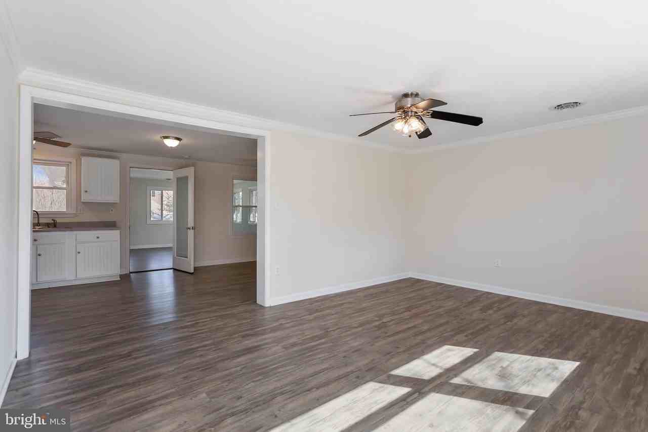 5854 Calvert Blvd - Photo 3 of 19