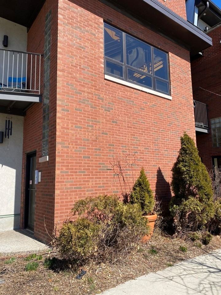 1607 Simpson St - Photo 2 of 22