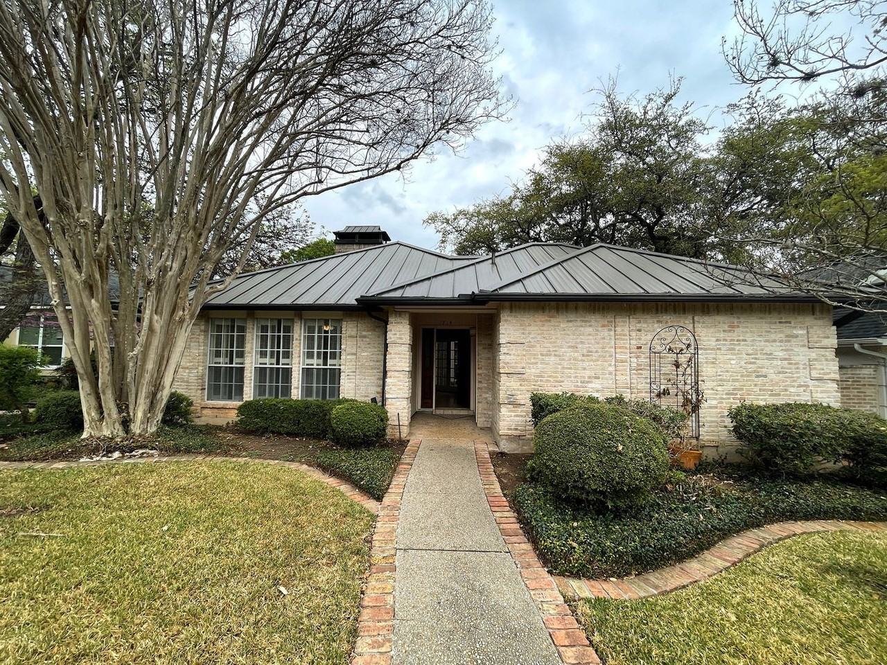 1714 Eagle Pt - Photo 3 of 21