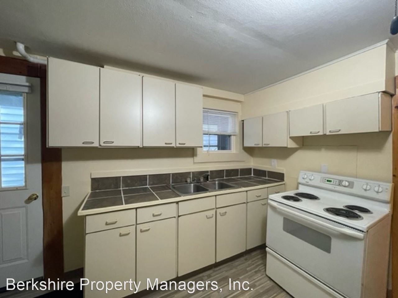 81 Summit Ave - Photo 2 of 8