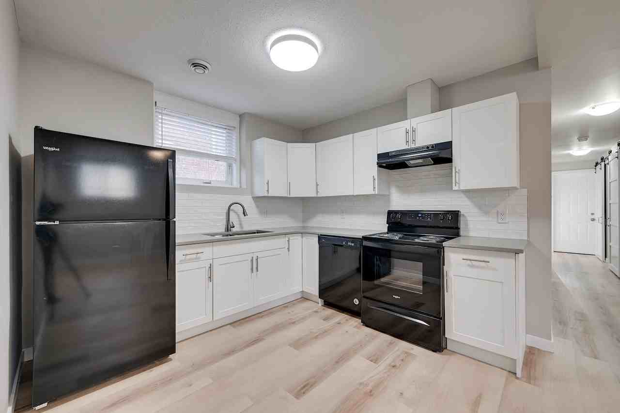 Renovated Bright 3 bed + den 1 bath lower suite*Near UofA*Insuite