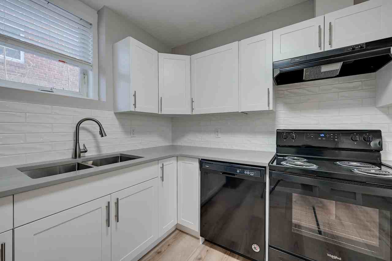 Renovated Bright 3 bed + den 1 bath lower suite*Near UofA*Insuite