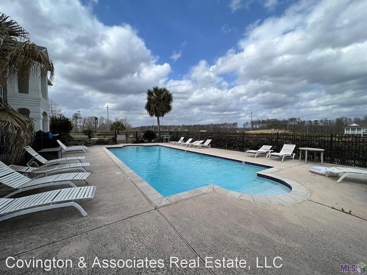 River Highlands Dr #V - Photo 3 of 18