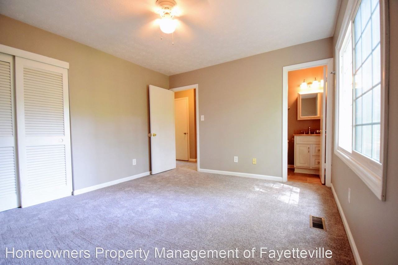 211 Livermore Dr - Photo 2 of 24