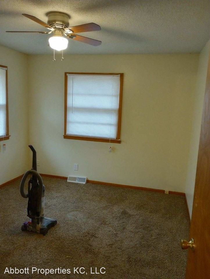 3711 Nw South Dr - Photo 2 of 6