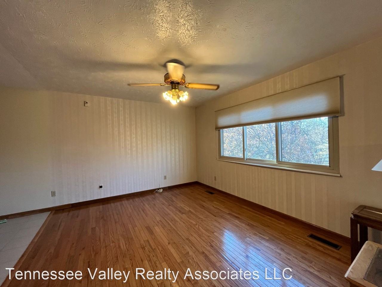 812 Manis Rd - Photo 3 of 15