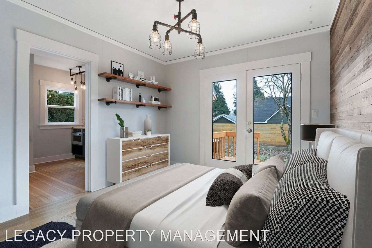 3584 Ne Siskiyou St - Photo 2 of 43