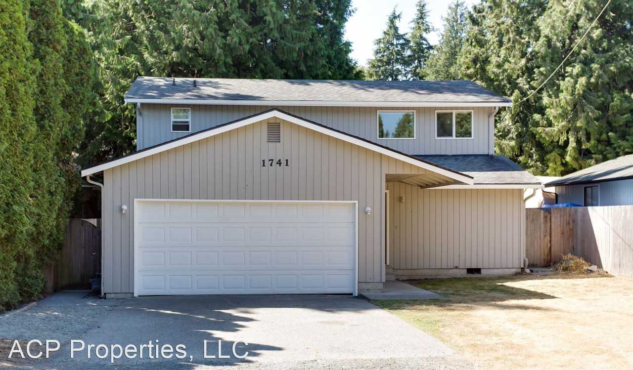 1741 Electric Ave - Photo 2 of 36