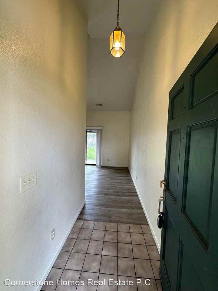 1911 Glen Ridge Drive - Photo 3 of 22