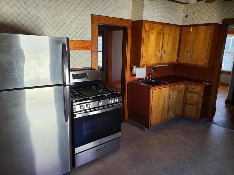 60 Endicott Ave - Photo 3 of 32