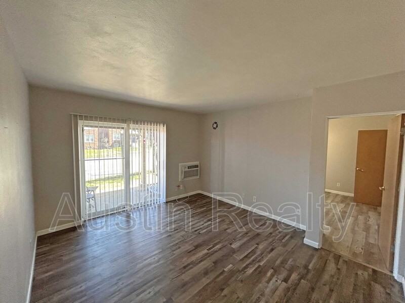 2727 Hampton Ave #105