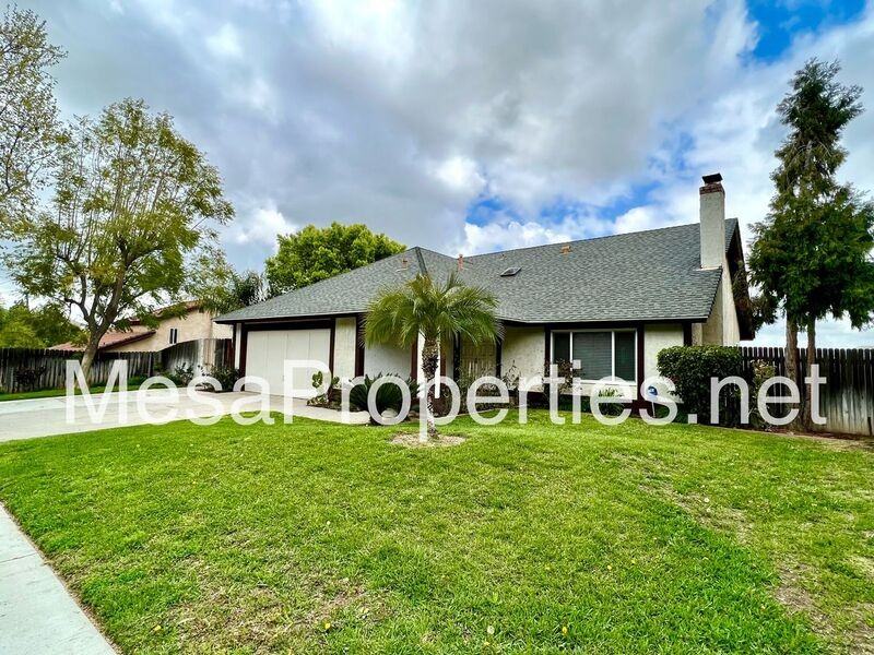 12392 Whistler St - Photo 4 of 40