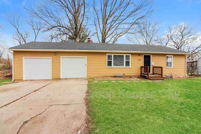 11411 Applewood Dr - Photo 2 of 17