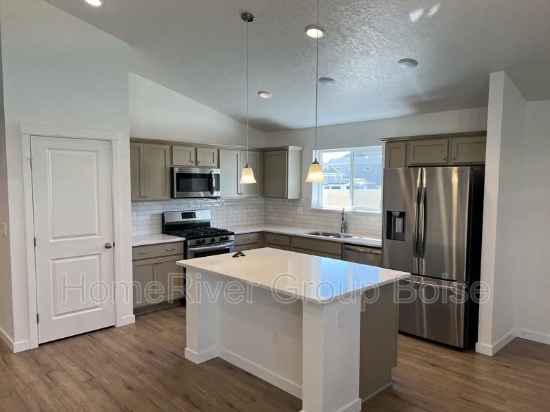 3794 E Berwick Dr - Photo 2 of 14