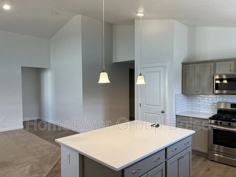 3794 E Berwick Dr - Photo 3 of 14