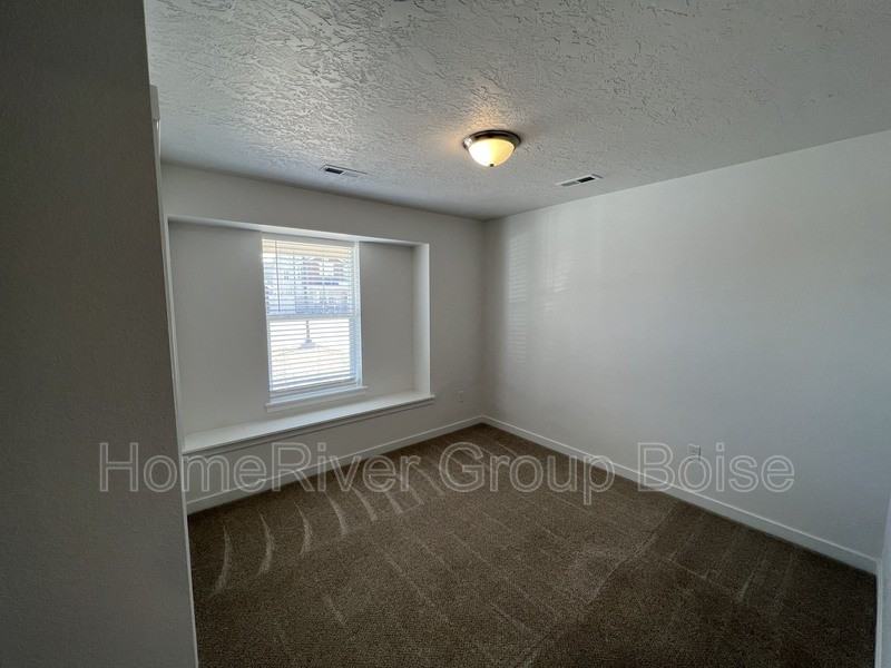 3794 E Berwick Dr - Photo 5 of 14