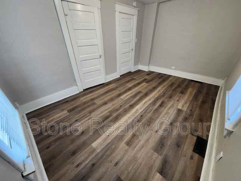 1911 N 13th St - Photo 5 of 9
