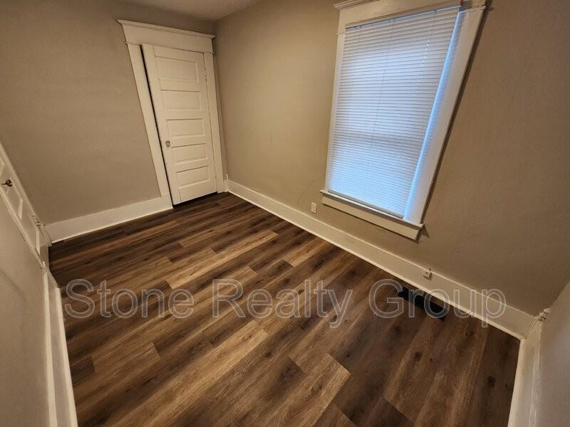 1911 N 13th St - Photo 6 of 9