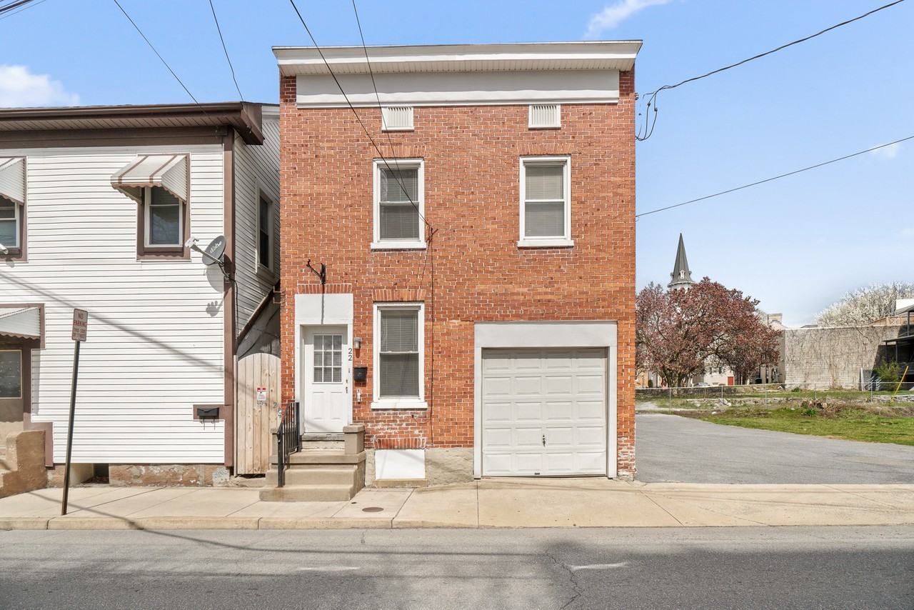 22 W Baltimore St #1 - Photo 3 of 19