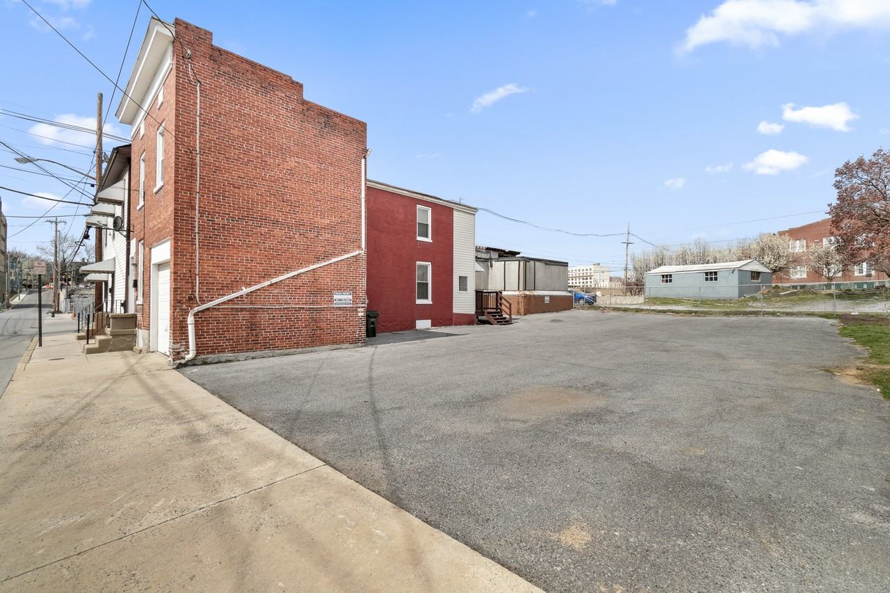 22 W Baltimore St #1 - Photo 4 of 19