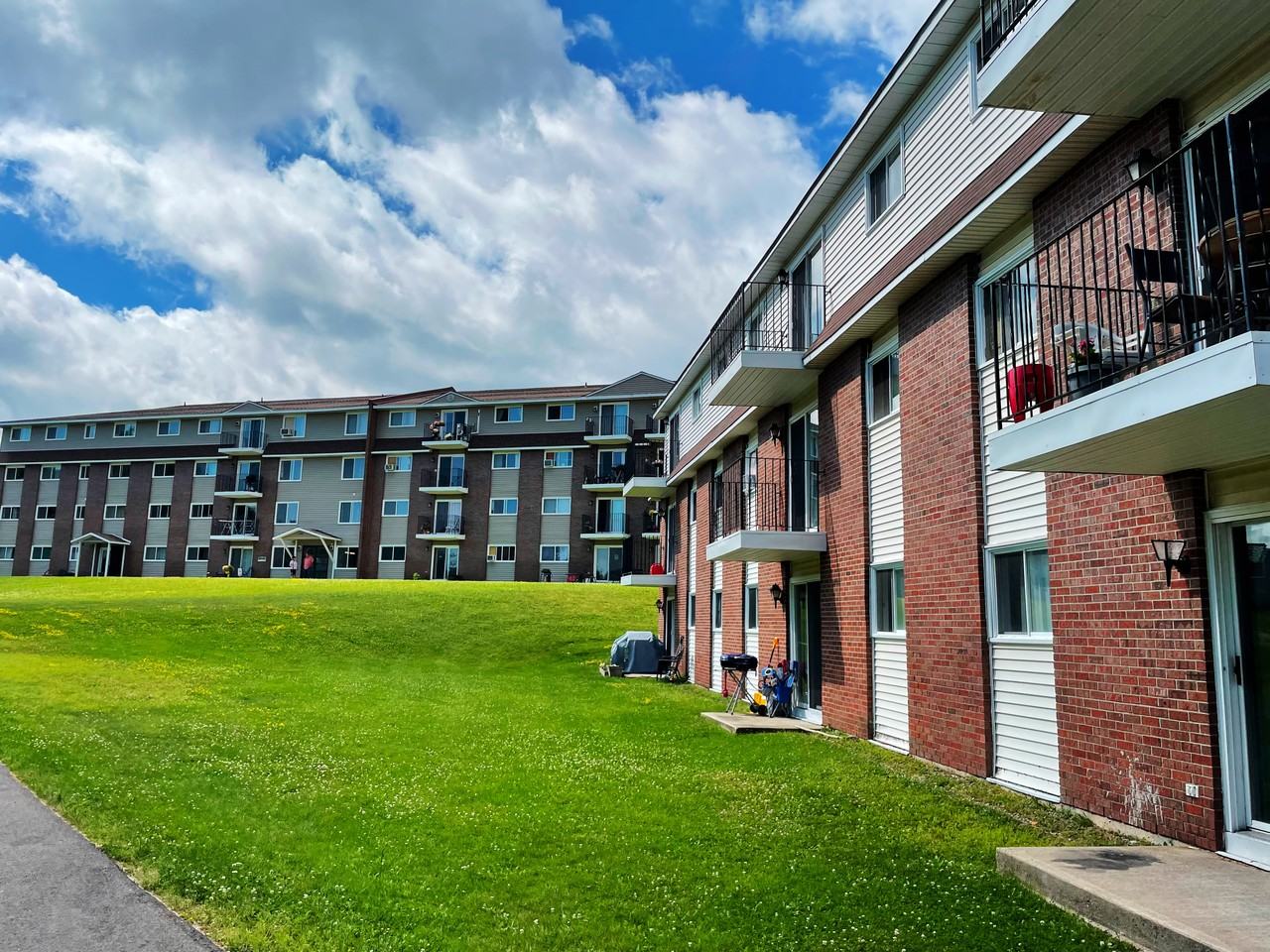 100 Howe Court - Photo 3 of 6